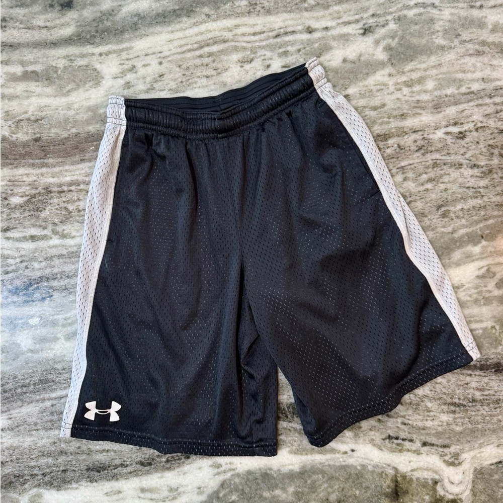 Under Armour Shorts Youth XL (Boys)